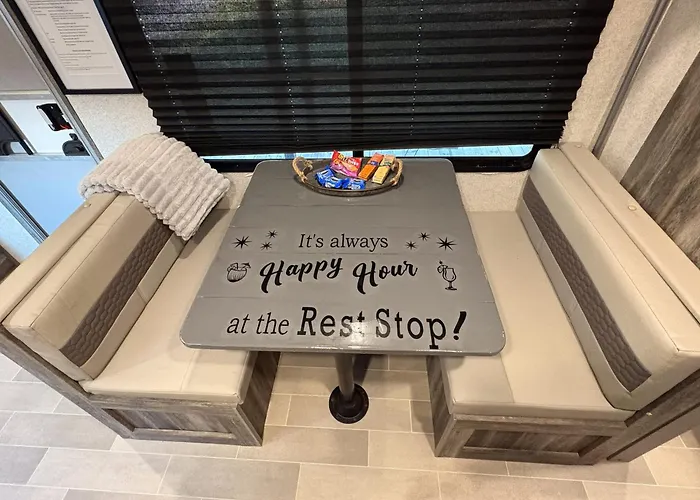 Rest Stop Camper * Creal Springs